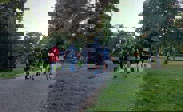 Wandelgroep in Park Rijnstroom