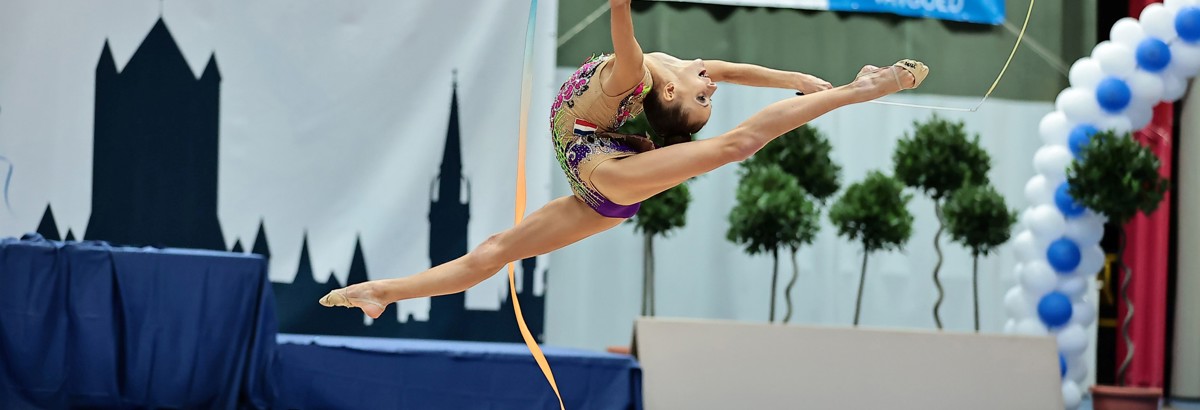 Femke Barhorst in actie op het onderdeel lint