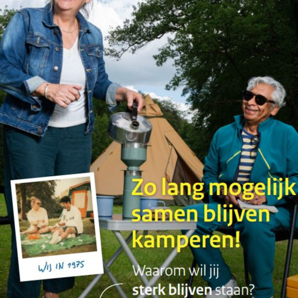 Campagnebeeld van 'Ik Sta Sterk' campagne met twee kamperende mensen met de quote: Zo lang mogelijk samen blijven kamperen!