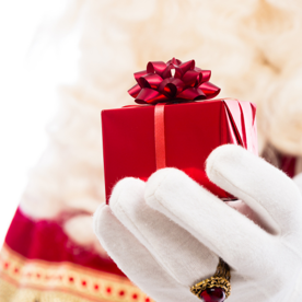 Sinterklaashand met een cadeautje