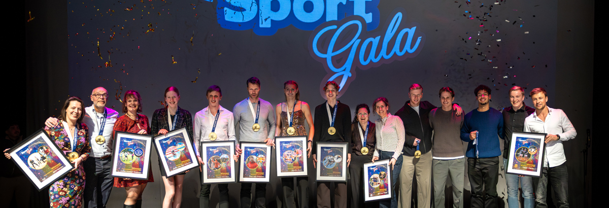 Winnaars Alphens Sportgala 2025 op het podium in theater Castellum.
