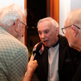 Theo wordt geïnterviewd door Studio Alphen