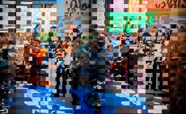 Cultuurcoach Naomi treedt op met 4 leerlingen van basisschool de Stromen voor Koningin Maxima