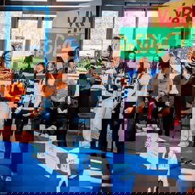 Cultuurcoach Naomi treedt op met 4 leerlingen van basisschool de Stromen voor Koningin Maxima