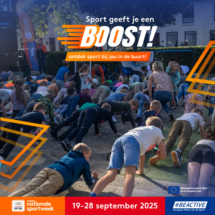 Aankondigingsbeeld voor Nationale Sportweek 2025 met een actiefoto van kinderen in ligsteun.