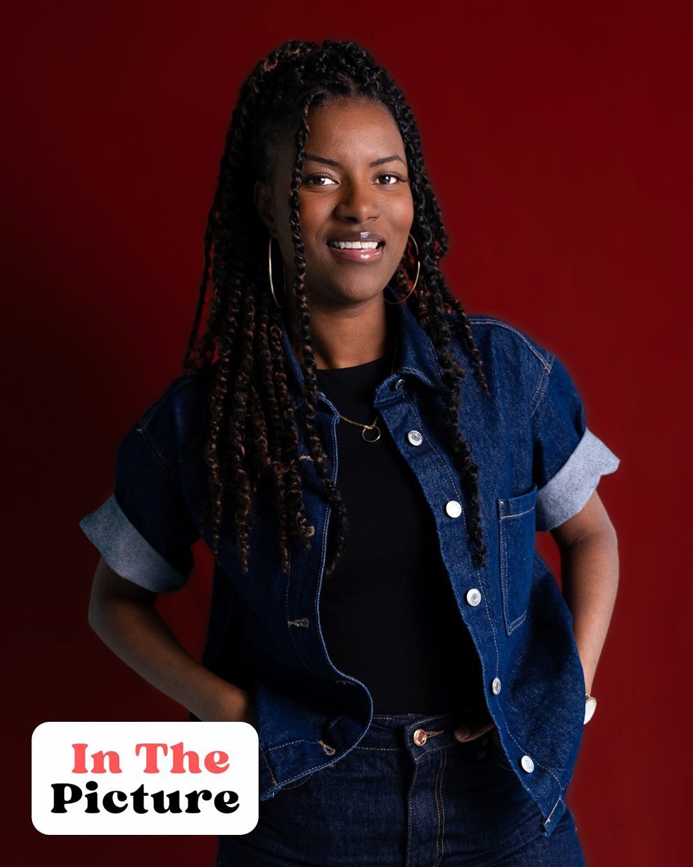 Chanty Louis poseert