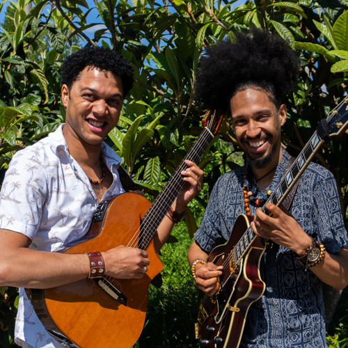 Muzikanten  Paulo X Noam poseren Fotograaf Ronald Snijders
