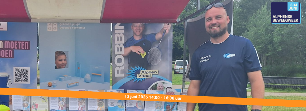 Buurtsportcoach Alphen Vitaal staat in marktkraam