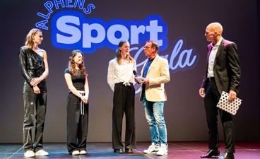 Sportgala 2024 Sportmeisjes gemomineerden op het podium