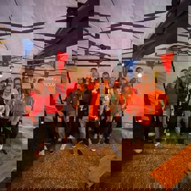 De winnaars van sportontmoeting 2025 poseren met bekers