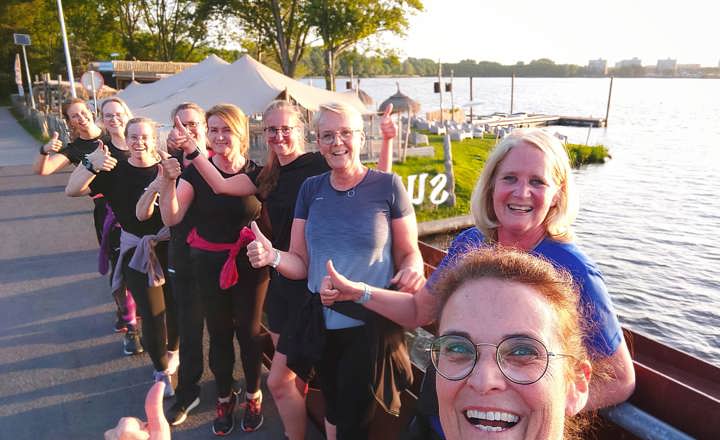 Dames van De Sportvrouw op een rij tijdens de hardlooples