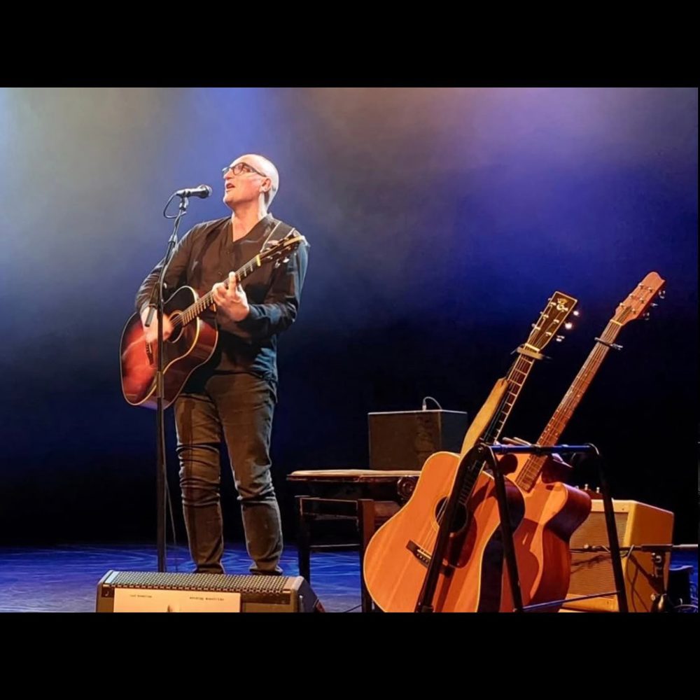 Ruud houweling in actie op de gitaar