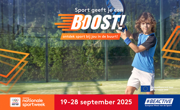Aankondigingsbeeld voor Nationale Sportweek 2025 met een actiefoto van een kind wat padel speelt.