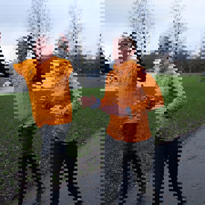 Twee enthousiaste deelnemers aan de Parkrun rond de Zegerplas in Alphen aan den Rijn